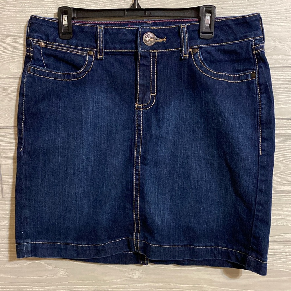 Wrangler denim jean retro mini skirt. Size 11 ❤️